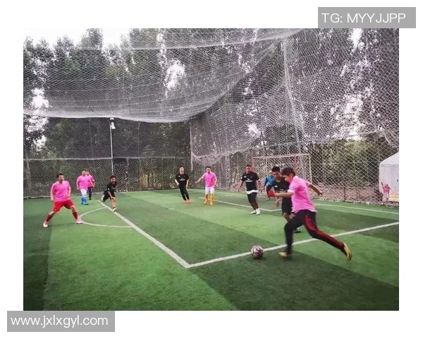 重庆足球队选拔赛点评:比赛经验与表现的深度分析与反思 重庆足球队选拔赛点评:比赛经验与表现的深度分析与反思