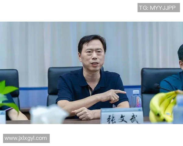 杭州足球队逆袭之路：从低谷到巅峰的传奇故事与奋斗精神