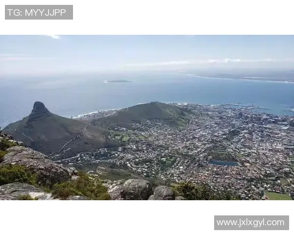 天河足球明星阵容全景展示，尽览球场风采与荣耀瞬间